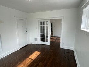 Building Photo - 4919 Lansdowne Ave