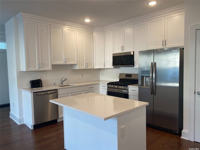 Building Photo - 117 White Rose Ln