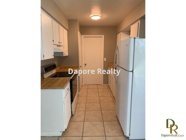 Building Photo - 3 Bed, Garage, Screen Porch, Fenced, Near UCF