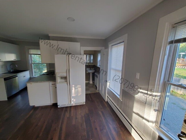 Kitchen - 12 Patten Ct