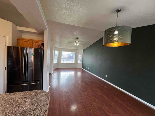 Building Photo - 2718 Bobcat Dr