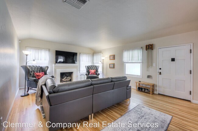 Foto del edificio - 2 br, 2 bath House - 2416 Bank Street