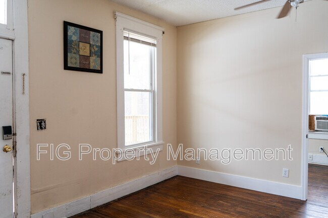 Foto del edificio - 119 West Moody Avenue - 1