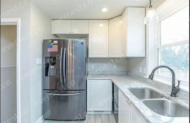 Foto del edificio - 4613 Stuart Avenue