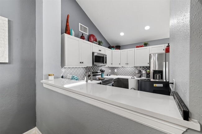 Building Photo - 18530 Trail Bend Ln