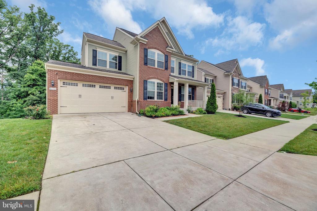 Foto principal - 8008 Hubble Dr