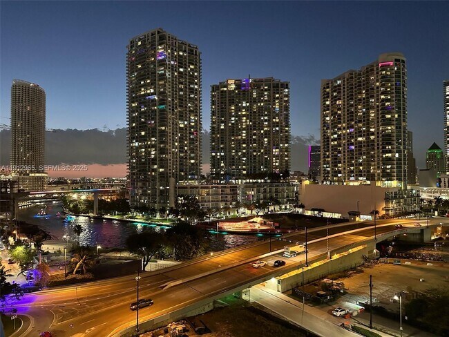 Foto del edificio - 68 SE 6th St