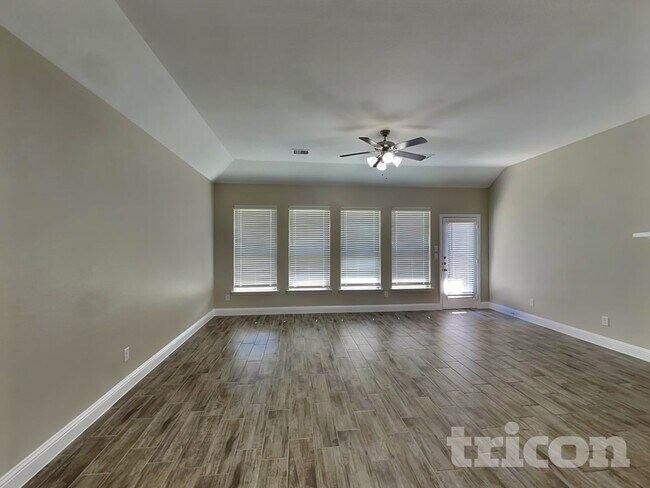 Foto del edificio - 210 Morning Glory Pl