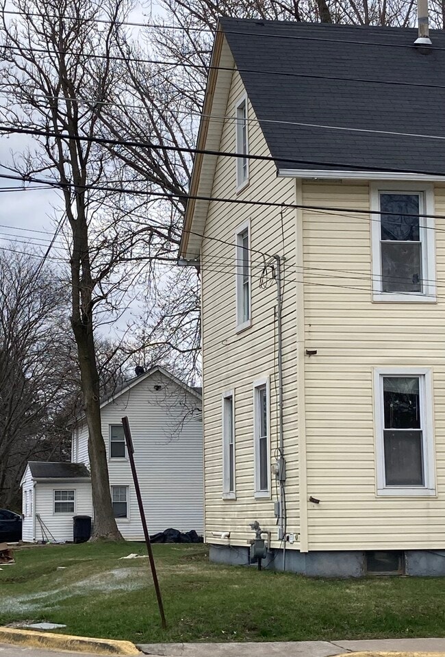 Building Photo - 1901 17th St