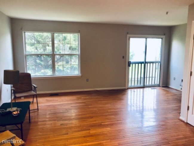 Building Photo - 3 br, 2.5 bath Townhome - 13137 Ripon Pl