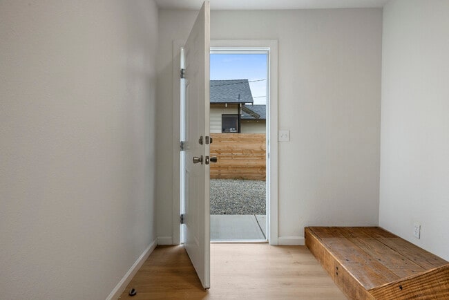 Building Photo - 214 Kimble St