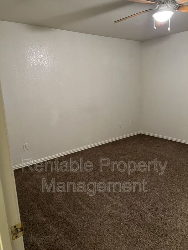 Foto del edificio - 1007 Turkey Creek Ct
