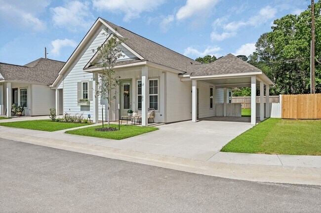 Foto del edificio - 33455 Buckshot Ln