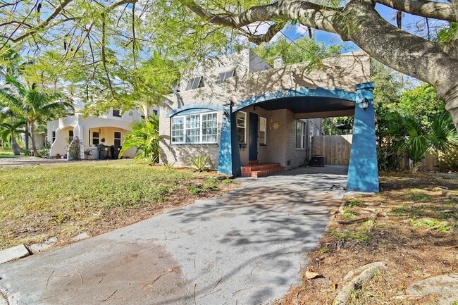 Photo - 310 Columbia Dr House