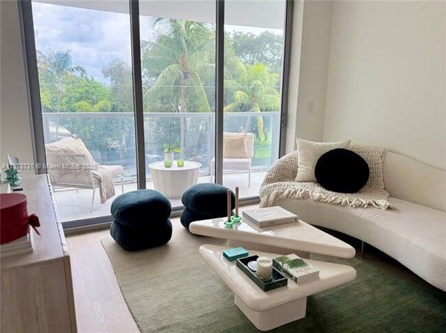 Foto del edificio - 13800 Highland Dr