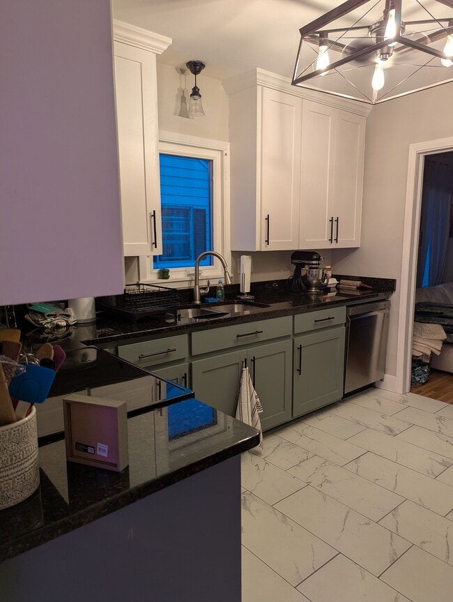Kitchen - 956 12th Ave NE
