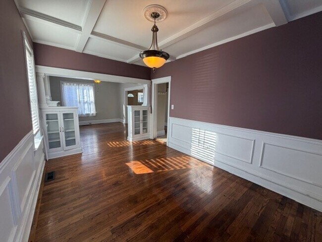 Building Photo - Garden District Gem Just Steps from It All