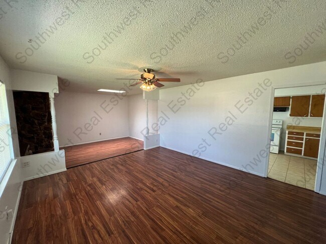 Foto del edificio - Spacious 3-bedroom 2 bath home- Freshly pa...