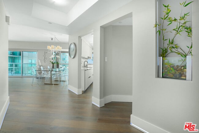 Building Photo - 13600 Marina Pointe Dr