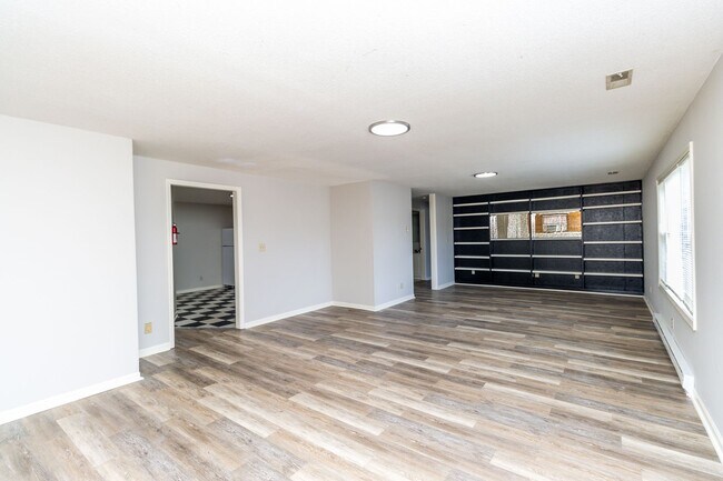 Building Photo - 1808 Sunrise Dr.