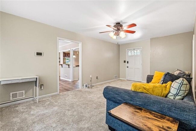 Foto del edificio - 824 Hickory Ridge Rd SW
