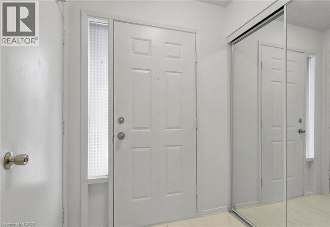 Building Photo - 6530 Glen Erin Dr