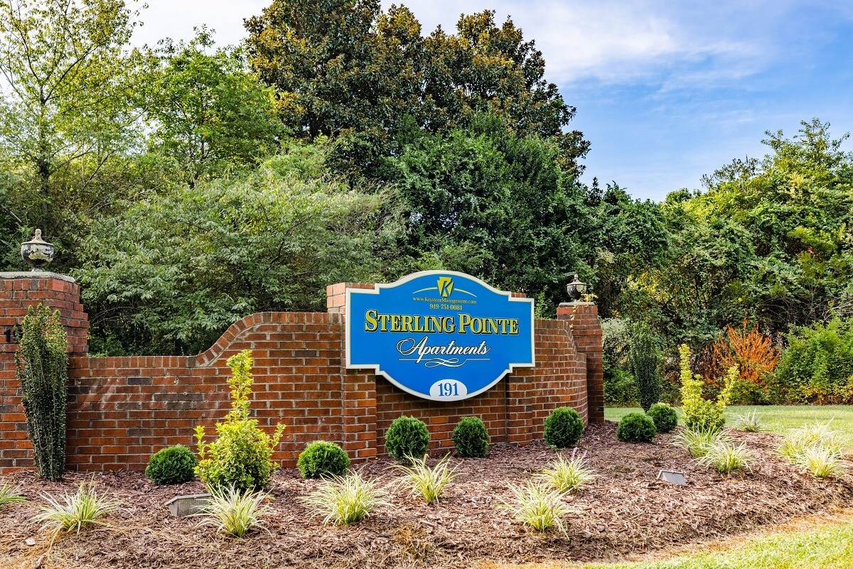 Foto principal - Sterling Pointe Town Homes