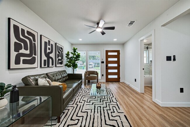 Foto del edificio - 7131 Mobud Dr