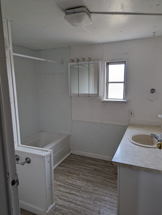Building Photo - 2490 Poole Way