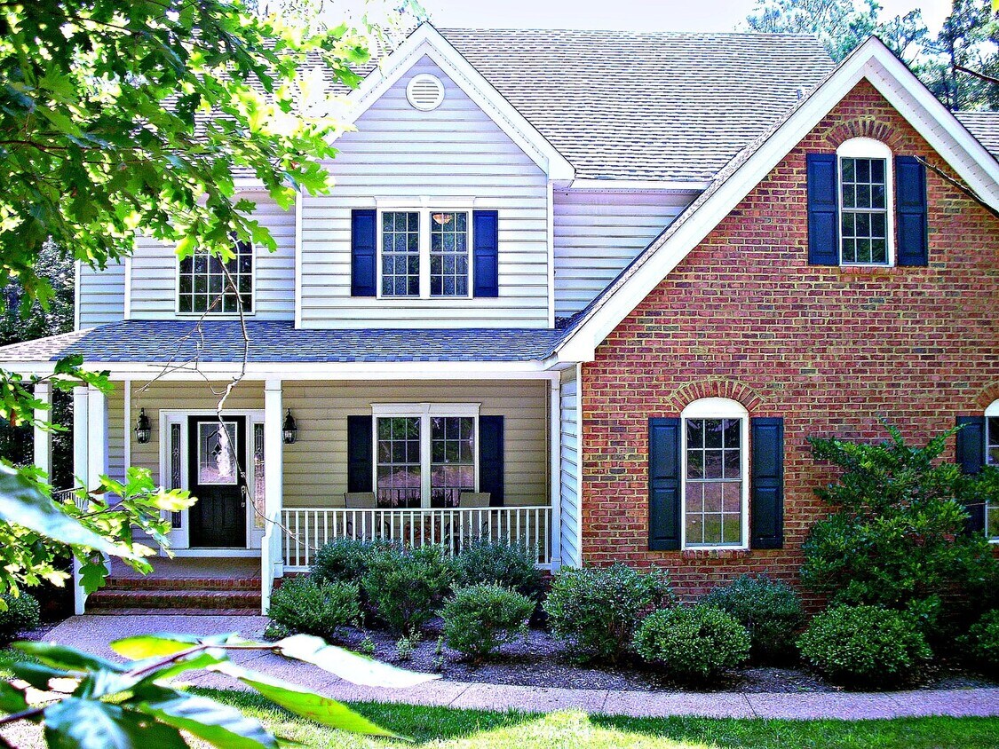 Foto principal - 3-4 BR / 2.5 BA Lovely Two-Story in The Hi...