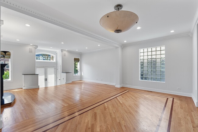 Foto del edificio - 2725 N Magnolia Ave