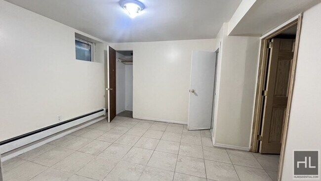 Foto del edificio - 1043 EAST 14 STREET