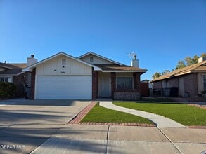 Building Photo - 12105 Royal Woods Dr