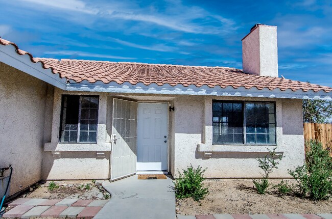 Foto del edificio - 5785 Hall Ln