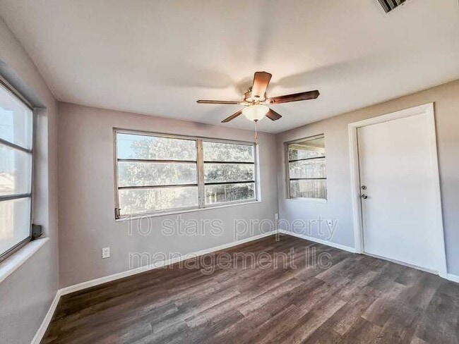Building Photo - 3330 Rosefield Dr