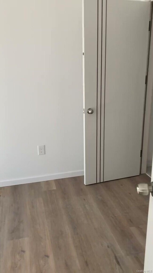 Foto del edificio - 70-40 45th Ave