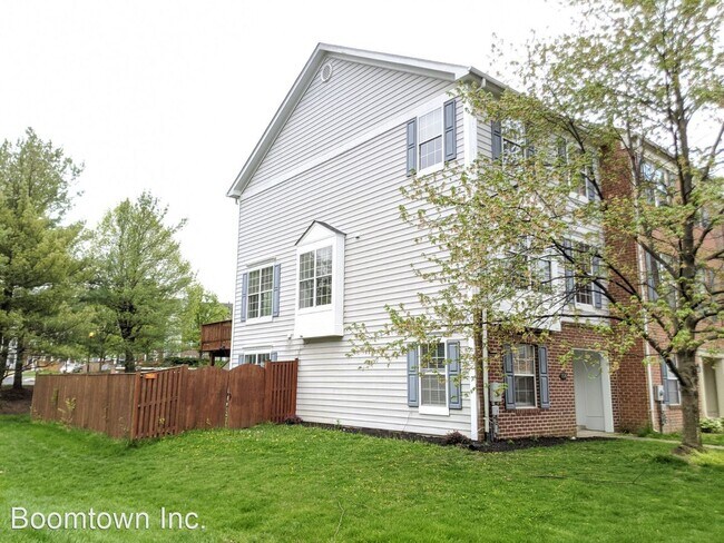 Building Photo - 4 br, 3.5 bath House - 104 Rock Creek Court