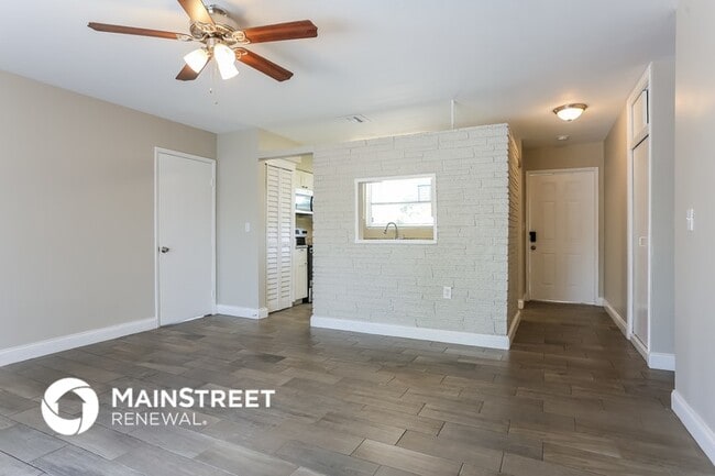 Foto del edificio - 421 SW 64th Terrace