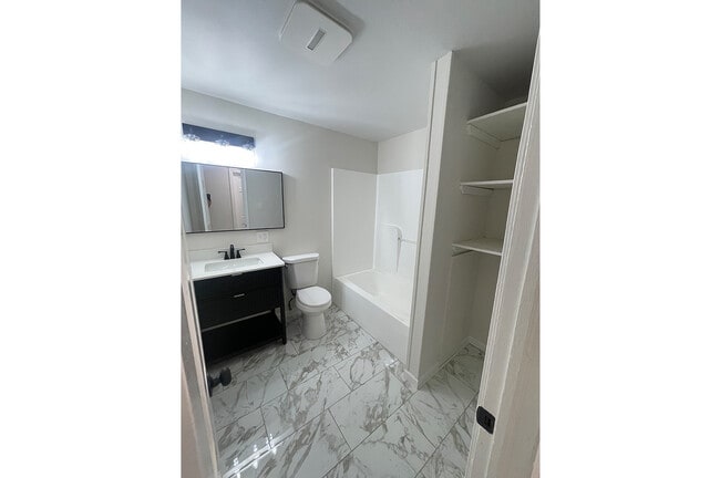 Foto del edificio - 235 Russell St