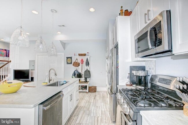 Building Photo - 1220 19th St NE