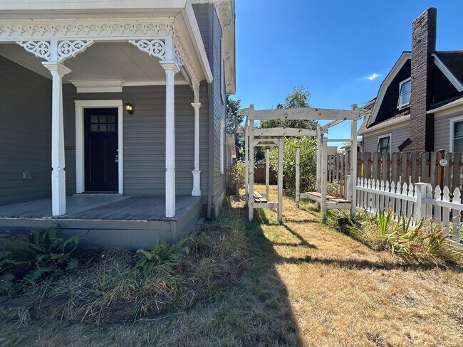 Building Photo - Charming Remodeled Home in the Heart of Or...