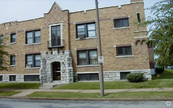 Building Photo - 3841 Giles Ave