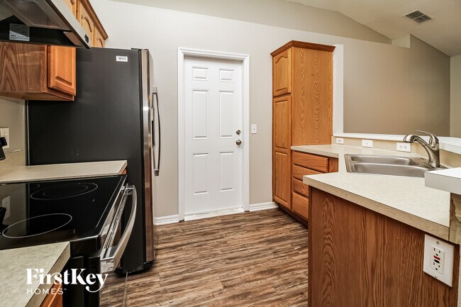 Foto del edificio - 2826 Redbud Ct