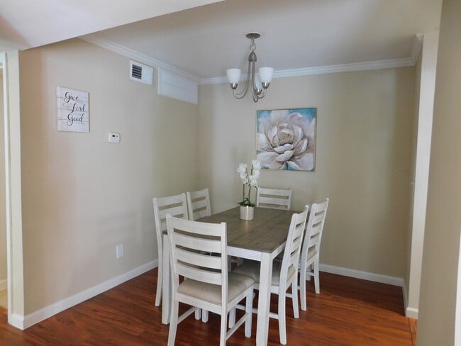 Building Photo - Diamante