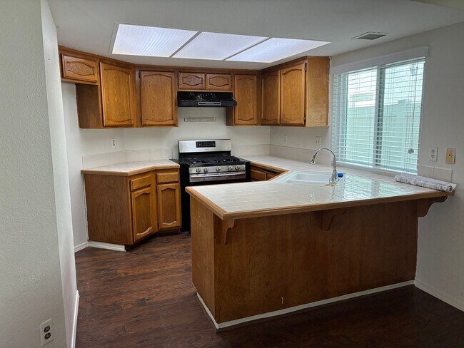 Building Photo - Charming 3-Bed, 3-Bath Home in Gated Colto...