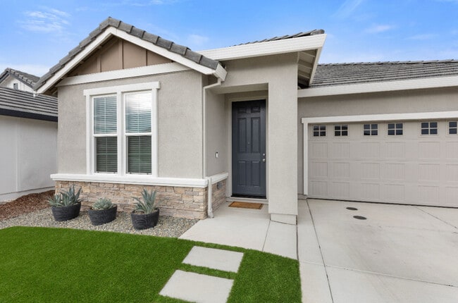 Building Photo - 1305 Swallowtail Dr