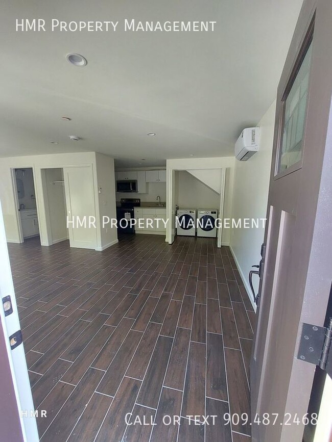 Building Photo - Brand new studio in LA