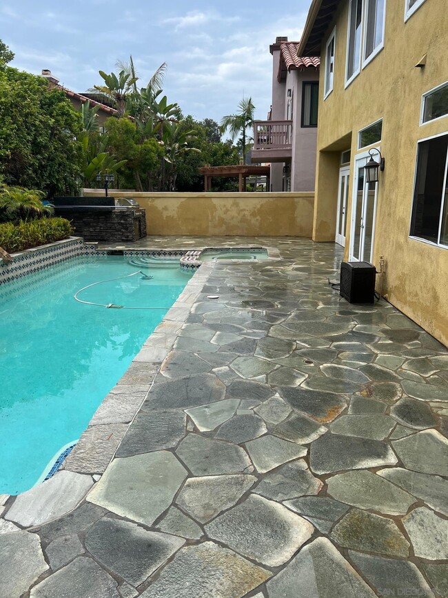 Foto del edificio - 5027 McGill Way