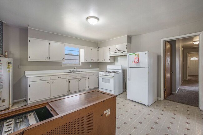 Building Photo - 4027 8th Ave