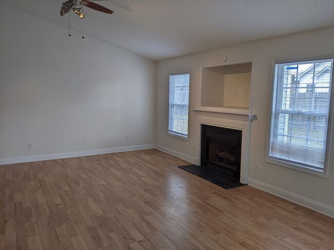Foto del edificio - Escoba Bay Neighborhood 3 Bedroom Home
